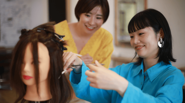 美容師の資格と学校