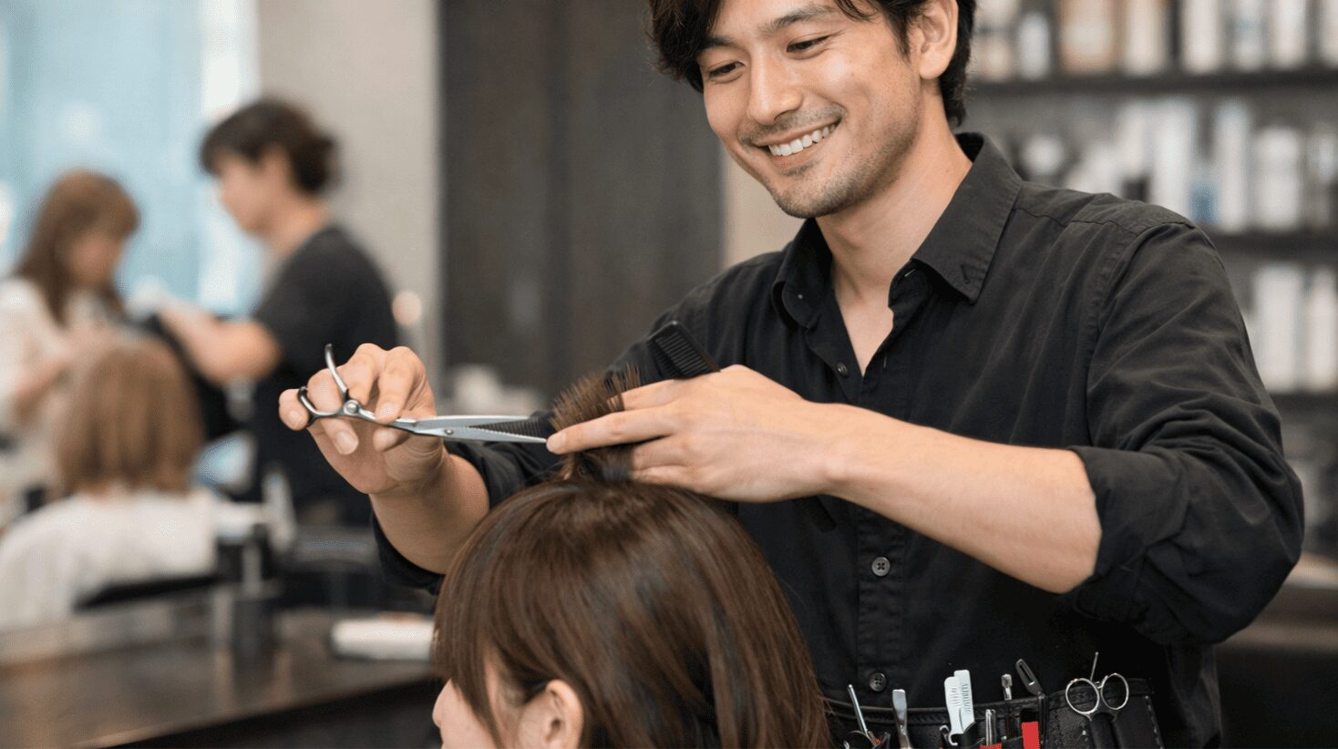 活躍する美容師、毎年、２万人が入学